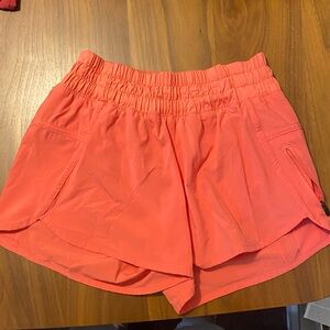 Lululemon Athletica original Tracker Short mid-rise 3” pink